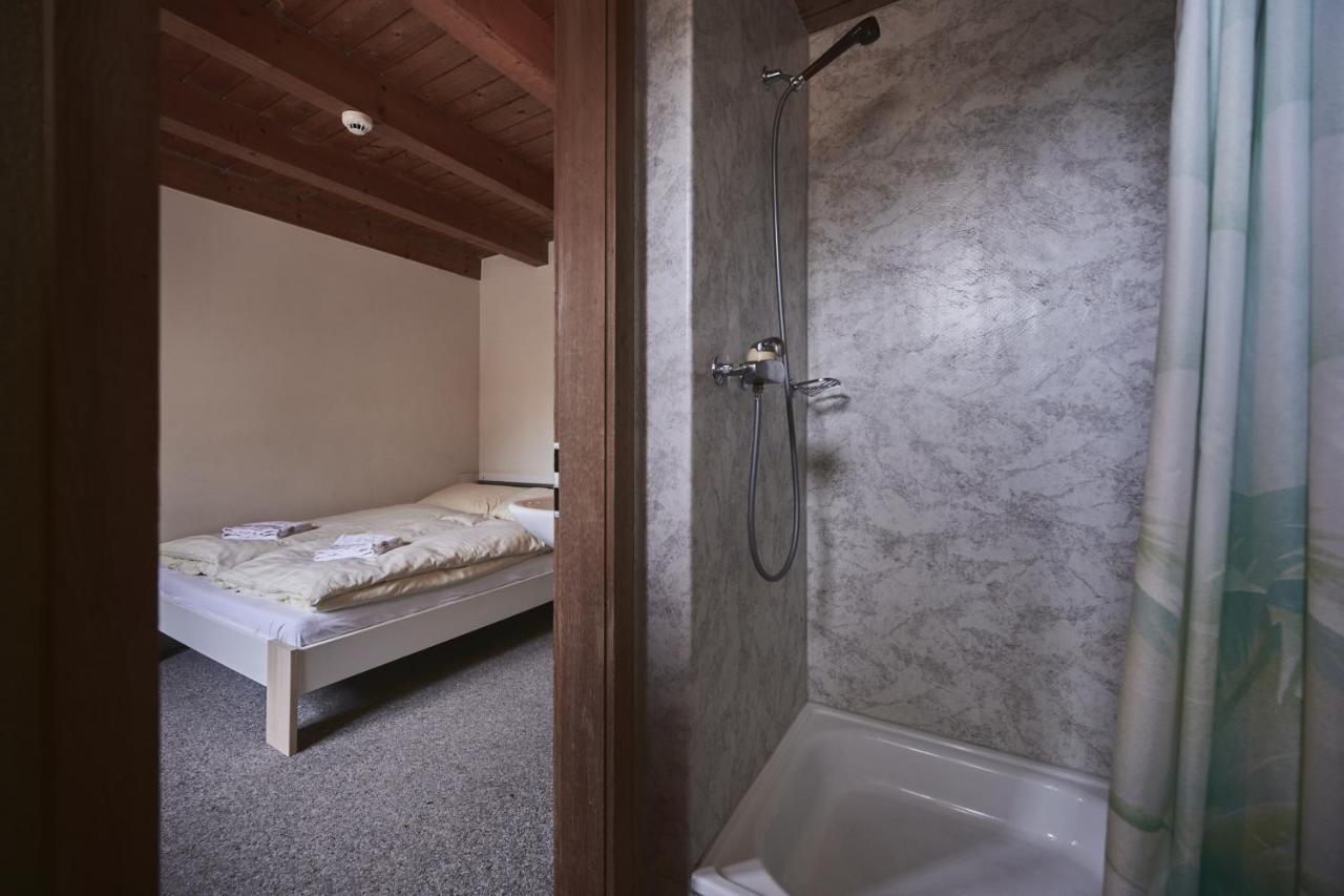 Alpine Base Hostel - Adults Only Lauterbrunnen Exterior photo