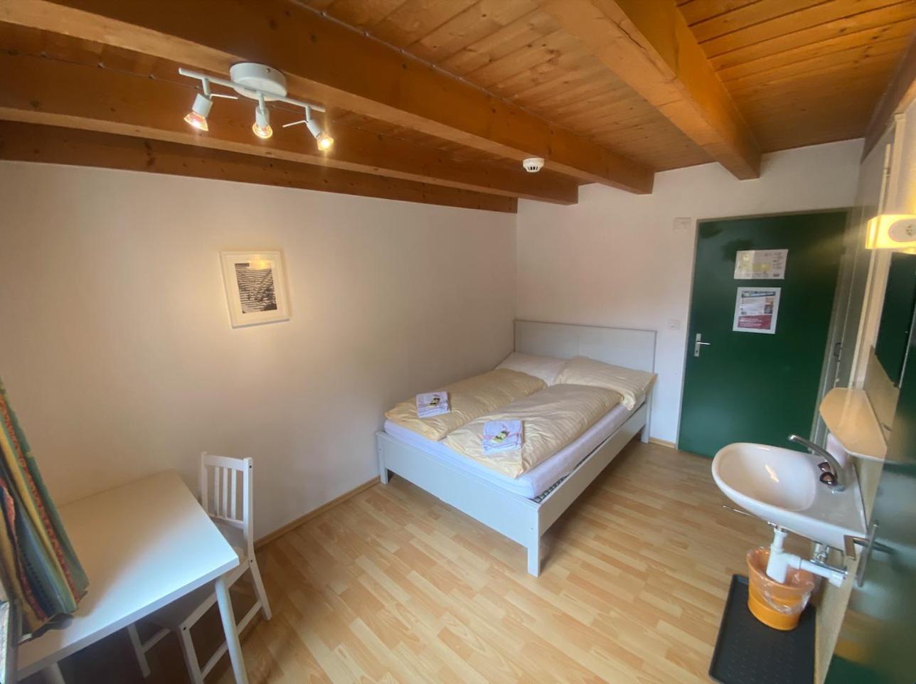 Alpine Base Hostel - Adults Only Lauterbrunnen Exterior photo