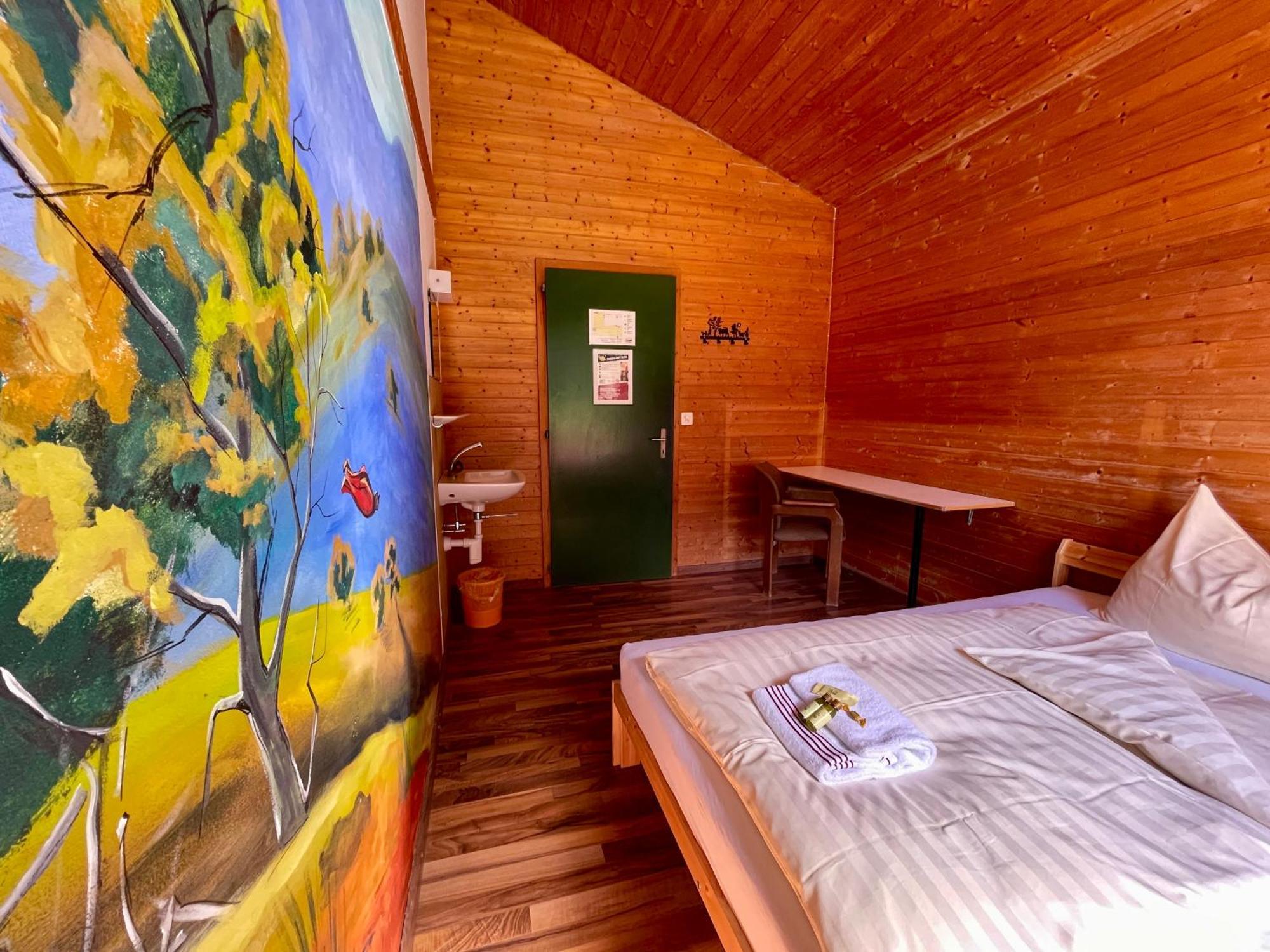 Alpine Base Hostel - Adults Only Lauterbrunnen Exterior photo
