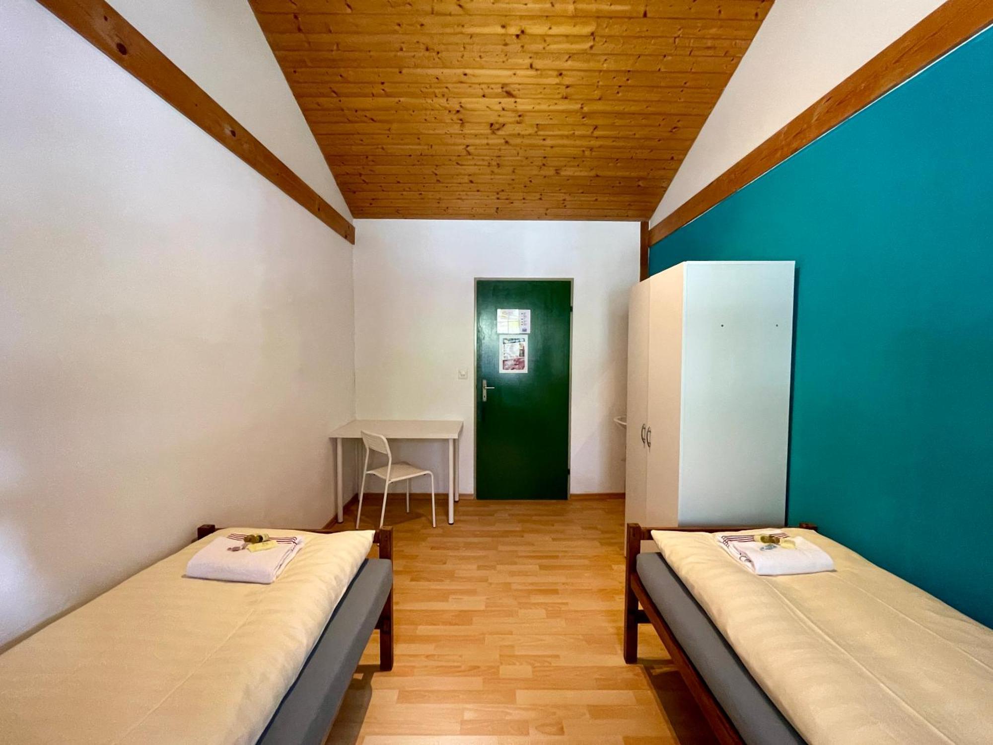 Alpine Base Hostel - Adults Only Lauterbrunnen Exterior photo